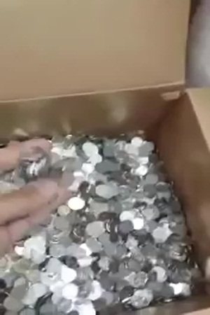 شاهد كيف عبر مواطن عن عدم رضائه عن شركة العقارات