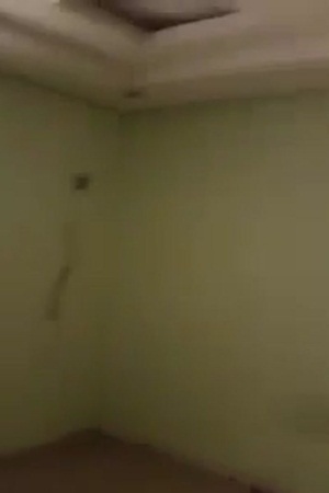 هكذا عاقب البنك هذا المواطن بقطع الكهرباء عن الفيلا .. فيديو
