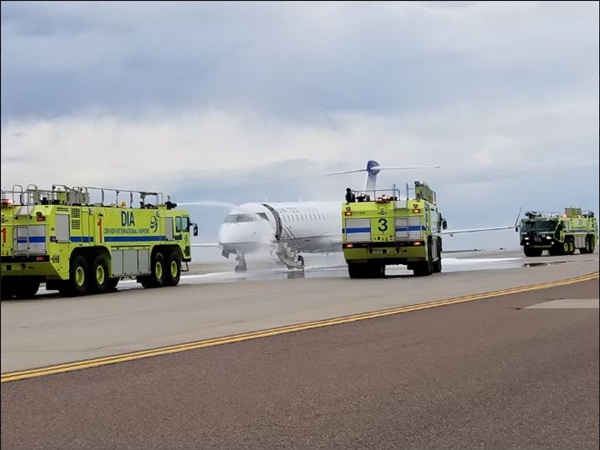 احتراق محرك طائرة قبل هبوطها بقليل