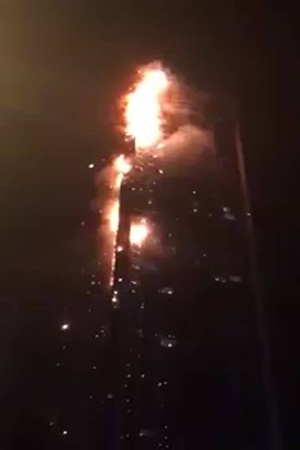 للمرة الثانية .. حريق كبير في برج الشعلة بدبي .. فيديو