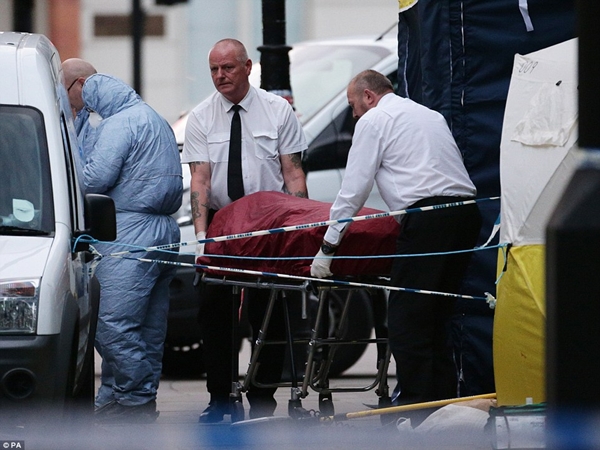 شاهد حادثة طعن في قلب لندن تُسفر عن مقتل امرأة وإصابة عددٍ آخر