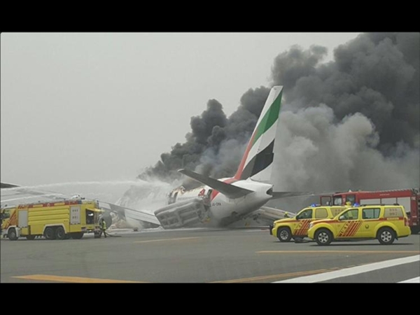شاهد الإمارات تودع البطل "جاسم البلوشي" الذي أنقذ ركاب الطائرة الإماراتية المحترقة