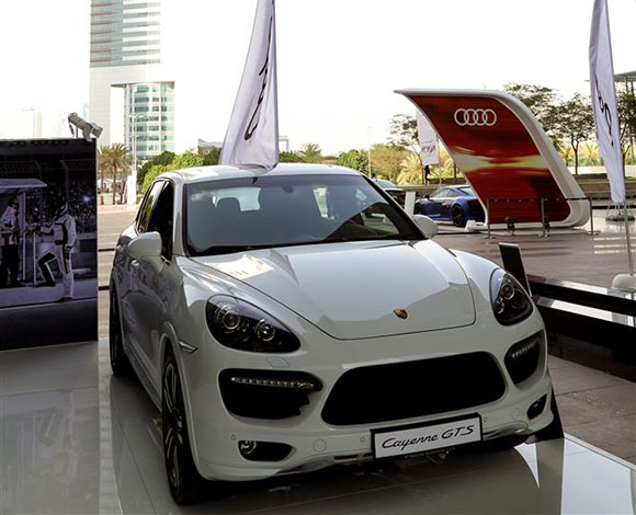 Motor Village يجمع السيارات الفارهة في دبي