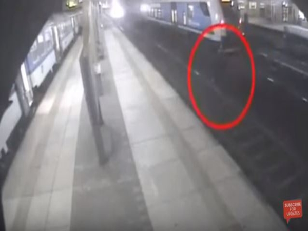 شاهد رجل ينجو من الموت تحت عجلات القطار في اللحظة الأخيرة