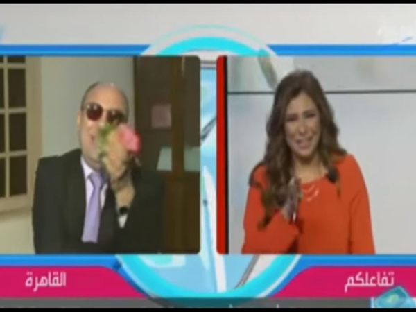 داعية إسلامي يقوم بإضحاك مذيعة ملقبًا إياها حبيبتي