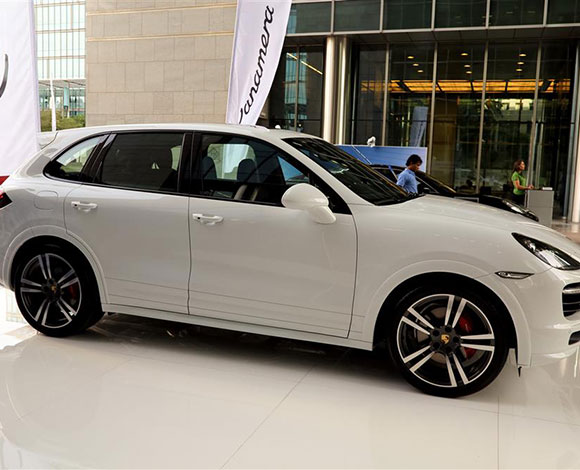 Motor Village يجمع السيارات الفارهة في دبي