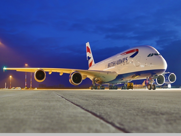 طائرة بدون طيار تصطدم بمطار هيثر في لندن