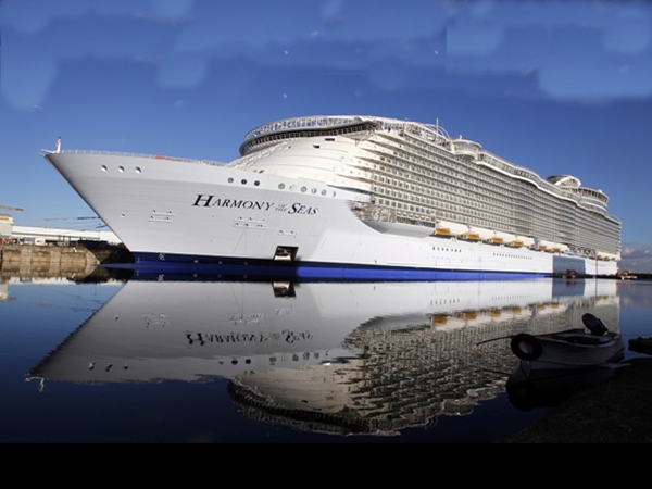 إبحار أكبر سفينة نقل ركاب في العالم للمرة الأولى