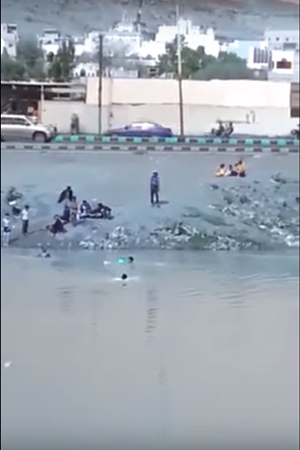 بالفيديو ..ذهب ليسبح في مياه السد فغرق مباشرة أمام زوجته ووالدته