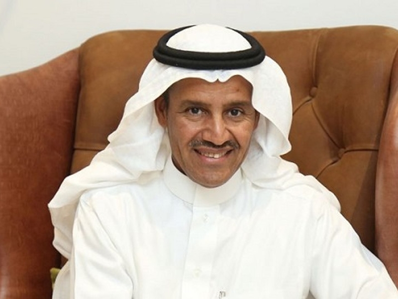 بالصور..شاب يحتفظ بساعة ثمينة من الفنان خالد عبد الرحمن لـ 19 عامًا