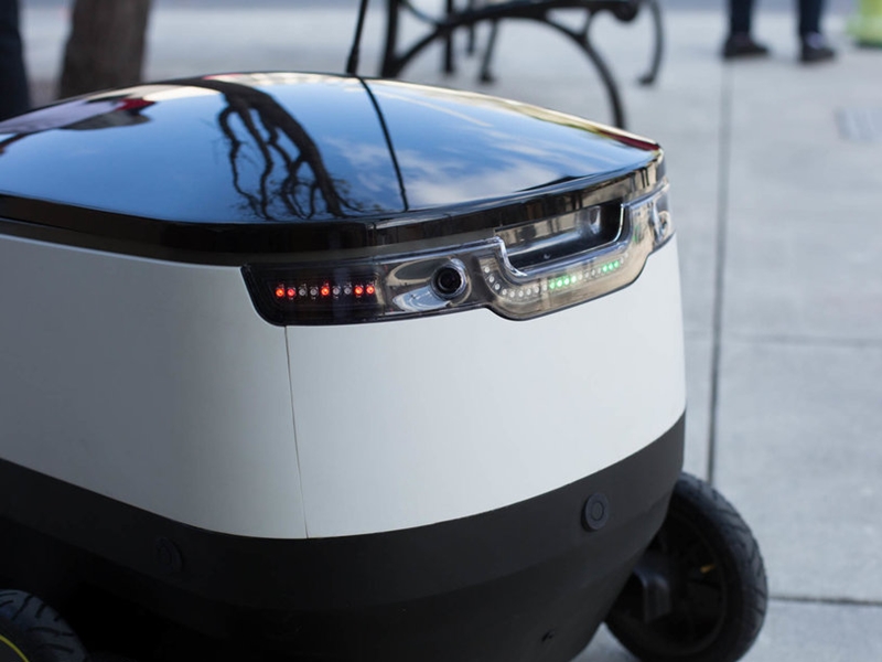 روبوتات ذاتية القيادة توصل الطعام حسب الطلب لموظفي وادي السيلكون