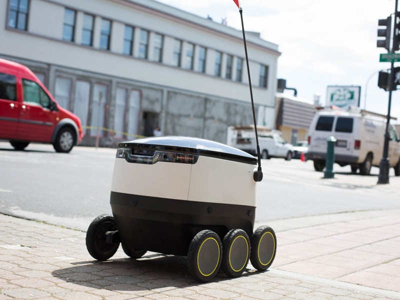 روبوتات ذاتية القيادة توصل الطعام حسب الطلب لموظفي وادي السيلكون