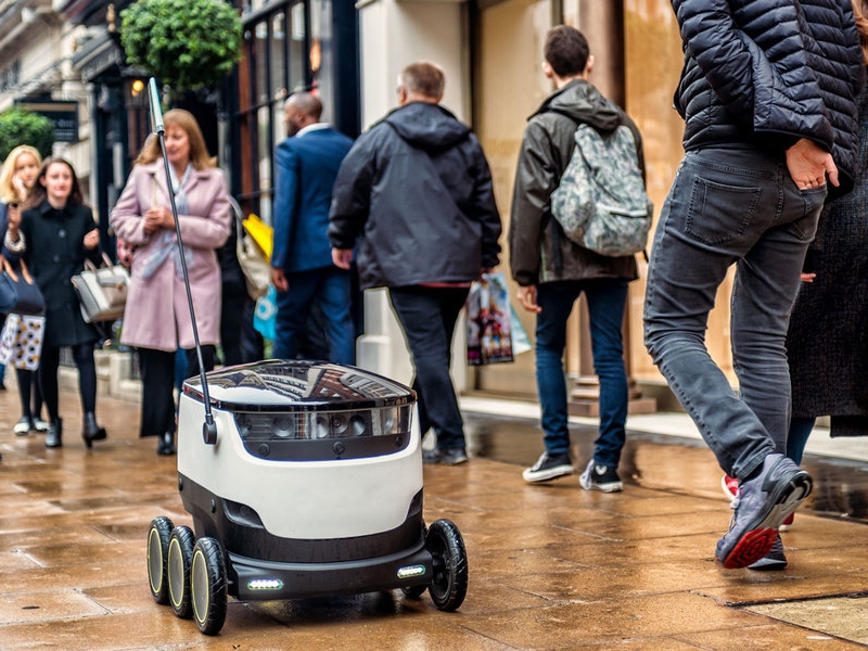 روبوتات ذاتية القيادة توصل الطعام حسب الطلب لموظفي وادي السيلكون