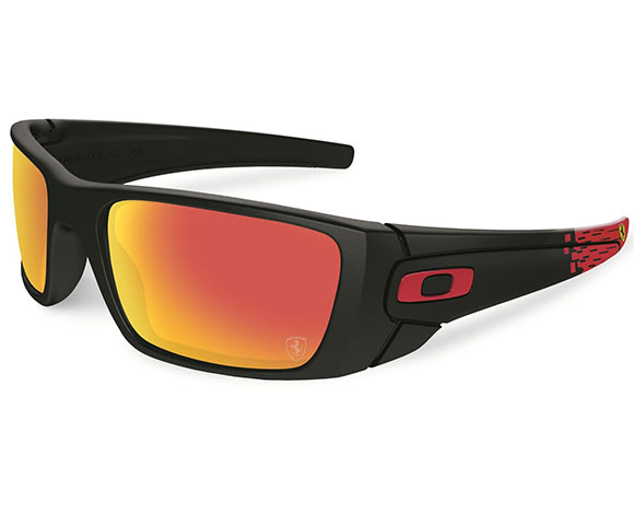 "Oakley"  تتعاون مع "فيراري" لنظارات شمسية مثيرة