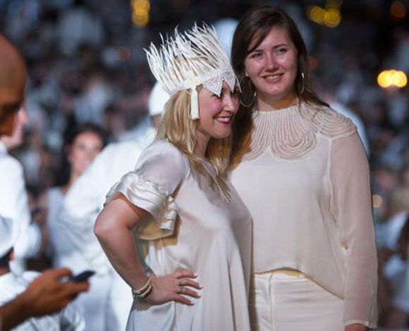 "Diner en Blanc" عشاء في الهواء الطلق في نيويورك باللباس الأبيض