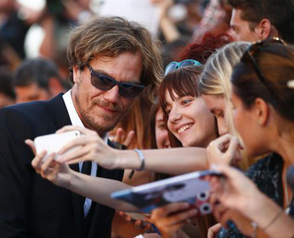 إطلالات براقة في مهرجان البندقية السينمائي 2014... بالصور