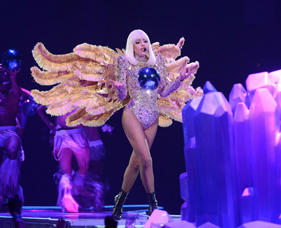 "Lady Gaga" تفتتح جولتها العالمية من دبي  