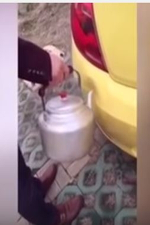 كيف يمكنك معالجة انبعاج سيارتك بدون الذهاب لورش التصليح