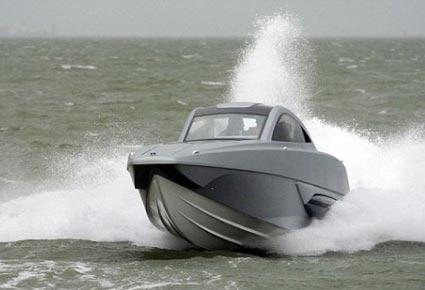 XSR Interceptor: قارب خارق الإمكانيات