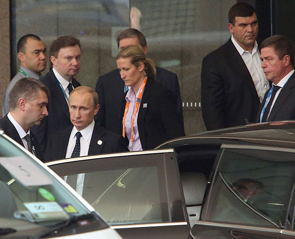 بالفيديو- هكذا تعامل بوتين مع حراسه الشخصيين