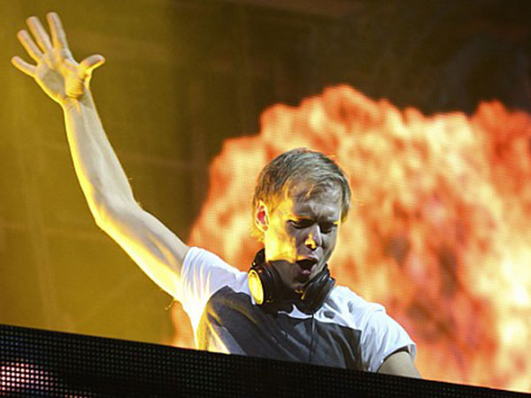 كيف كانت اجواء حفلة Armin van Buuren في ابوظبي؟