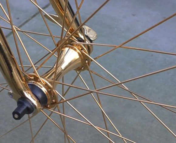 دراجة ذهبية سعرها يتجاوز سعر فيراري... هل تشتريها؟