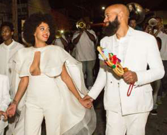 "Solange Knowles" شقيقة "بيونسيه" تتزوج في شوارع نيو اورليانز