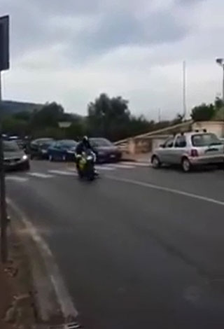بالفيديو ... أغرب حفل زفاف على دراجة نارية