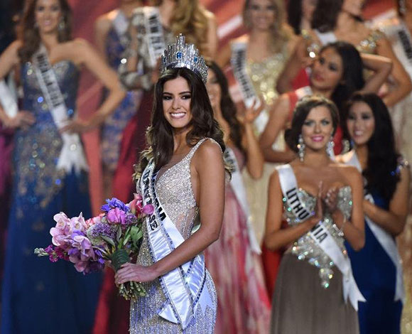 أجمل نساء العالم تفوز بلقب ملكة جمال الكون ... الكولومبية بولينا فيغا