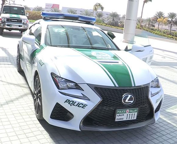شرطة دبي والفخامة: سيارة ليكزس آر سي إف تنضم لأسطول سياراتها