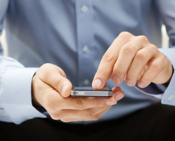 هل تبحث عن عمل؟ فيس بوك يقدم لك فرصاً ذهبية