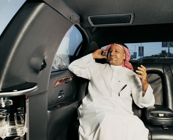 ما السر وراء عشق أبناء الخليج للأجهزة الذهبية؟