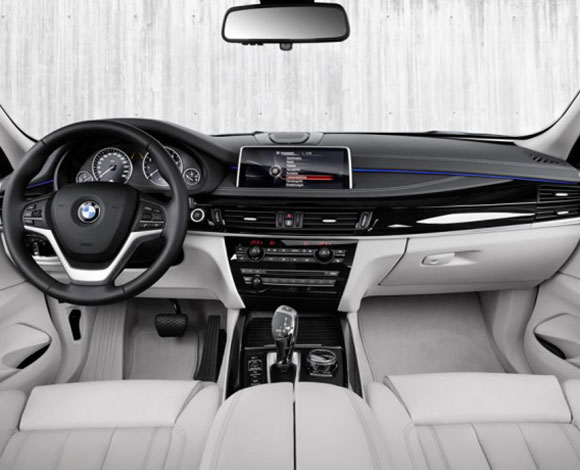 تعرف إلى أحدث سيارات بي إم دبليو رباعية الدفع الجديدة X5 xDrive40e