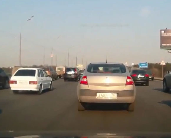 شاهد بالفيديو انفجار سيارة رجل سعودي