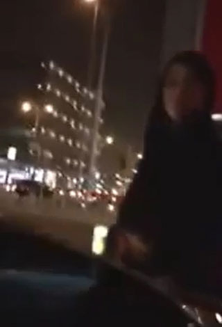 بالفيديو- سعودية تلقن متحرش بها درساً في الشارع