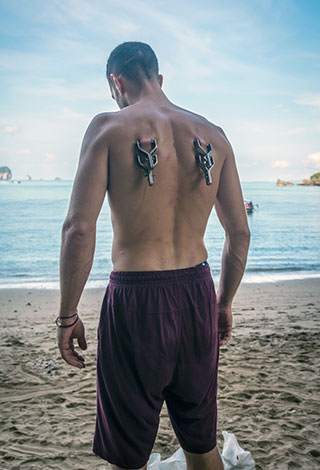 الفيديو- هل تتجرأ أن تتشبه بهذا المغامر؟