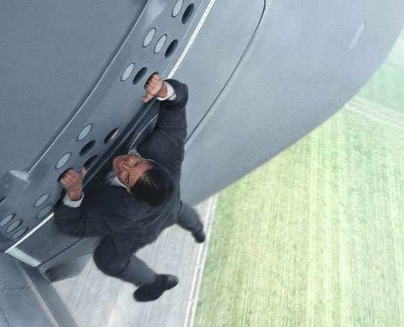 بالفيديو: هذا ما حدث مع "توم كروز" خلال تصوير Mission Impossible - المهمة المستحيلة