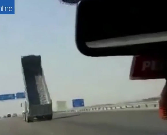 بالفيديو: شاحنة "مجنونة" في السعودية ... فماذا فعلت؟