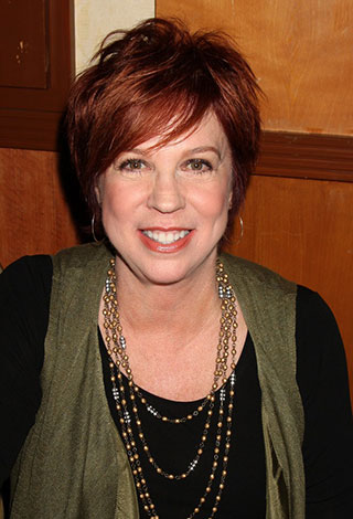 أغان شكلت نقلة في حياة النجوم على صعيدي الثراء والشهرة