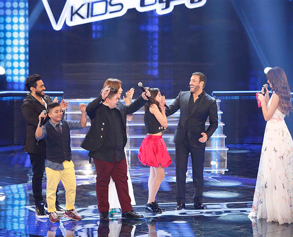الطفلة اللبنانية لين الحايك من فريق كاظم تأسر قلوب الناس حاصدةً لقب "the Voice Kids" بموسمه الأول