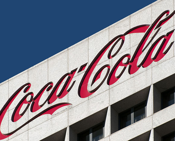 إعلان جديد لـ"كوكا كولا" ينبّه إلى خطورة إدمان وسائل الإعلام الاجتماعية  