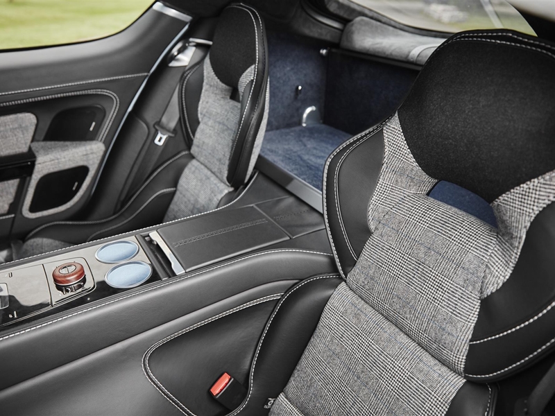 رؤية فريدة في ابتكارها: Hackett London تطلق النسخة المحدودة Aston Martin Q Rapide S