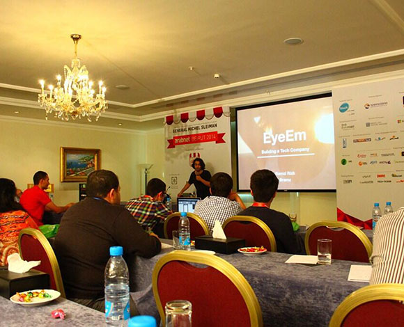 رائد في كواليس المؤتمر الخامس لعرب نت - بيروت