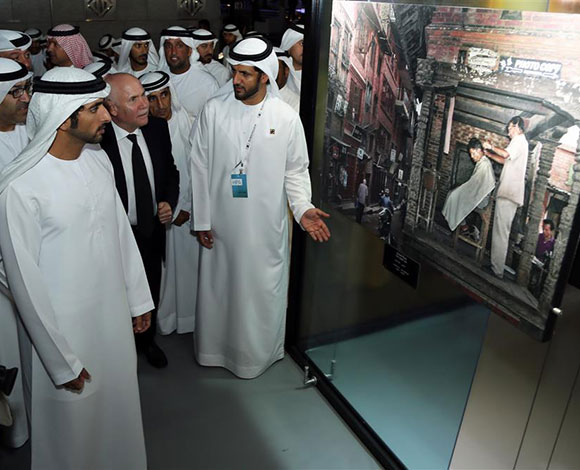 حمدان بن محمد يكرم الفائزين في جائزة التصوير الضوئي