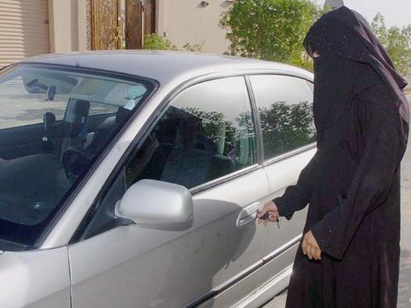 أول حادث سير سببه قيادة المرأة في السعودية