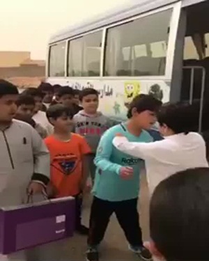 بالفيديو .. شاهد براءة الأطفال وهم يحتفلون بعودة زميلهم سالمًا من عملية جراحية