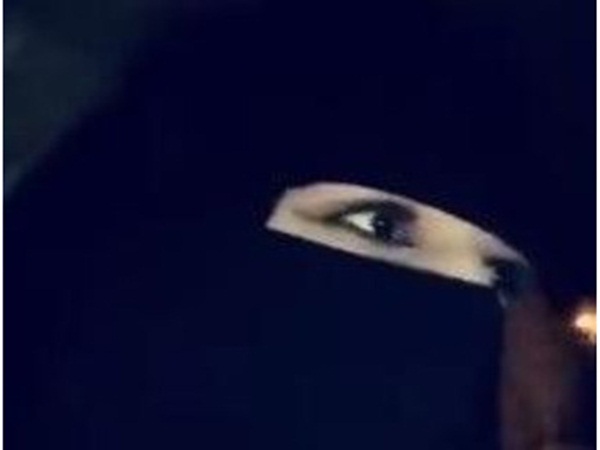 فيديو طريف .. يتزلج بالغترة والشماغ