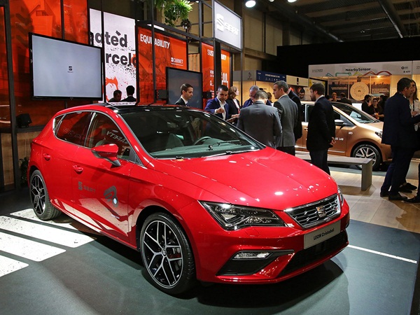 بالفيديو: شركة سيات تستعرض السيارة الأكثر أمانًا في العالم!