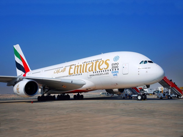 بالفيديو: هبوط خطير جدًا لأضخم طائرتي ركاب تابعتين لـ"Emirates" في عاصفة ثلجية