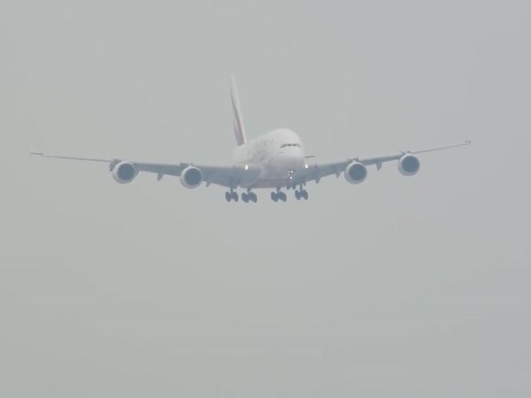 بالفيديو: هبوط خطير جدًا لأضخم طائرتي ركاب تابعتين لـ"Emirates" في عاصفة ثلجية